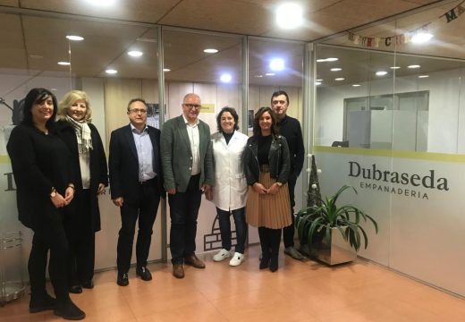 O director xeral de Agader e o alcalde de Noia visitan o obradoiro de panificación Dubraseda, que recibiu 200.000 euros da medida Leader
